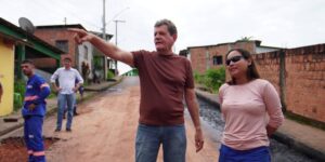 Mesmo no feriadão, Prefeitura de Presidente Figueiredo segue com serviços de tapa-buraco nas avenidas da Terra das Cachoeiras