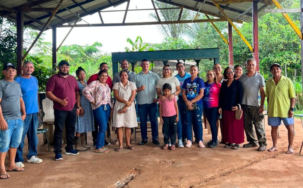 Comunidade Cristo Rei recebe secretária de Saúde e representantes da Prefeitura de Presidente Figueiredo